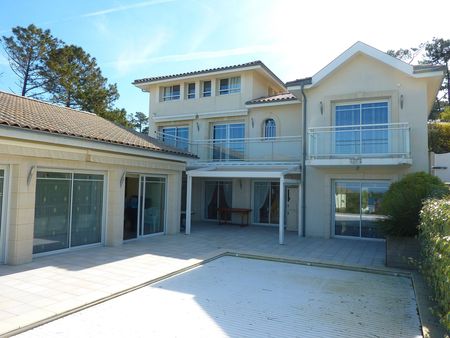 VILLAS BORD DE MER LES PIEDS DANS L'EAU AU PYLA SUR MER