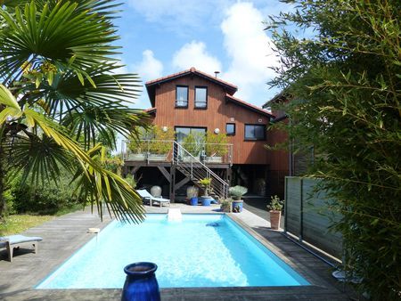 VILLA BOIS AVEC PISCINE VUE DÉGAGÉE SUR LE BASSIN D'ARCACHON
