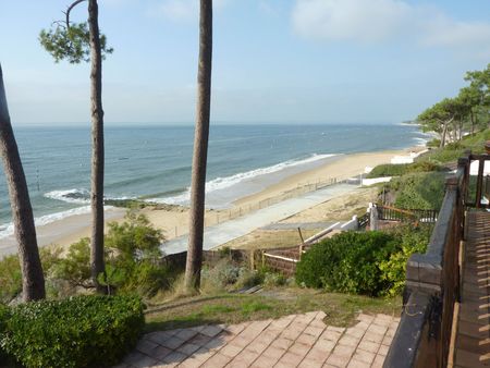 BARNES PYLA VOUS PROPOSE DES VILLAS DIRECTEMENT SUR LA PLAGE