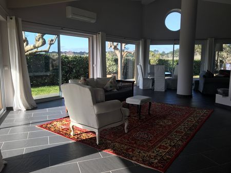 VILLA CONTEMPORAINE À VENDRE SUR LE LAC DE BISCAROSSE