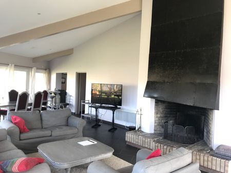 VILLA DE 5 CHAMBRES À VENDRE SUR LES BORDS DU LAC BISCAROSSE