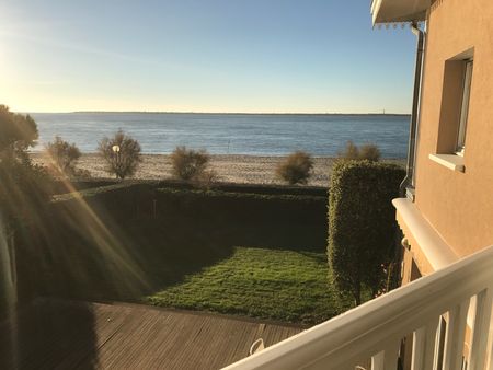 VILLA DE 5 CHAMBRES VUE MER ACCÈS DIRECT À LA PLAGE DU MOULLEAU