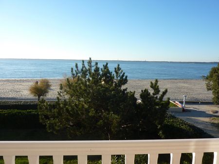 A VENDRE SOMPTUEUSE VILLA AVEC VUE SUR LE CAP FERRET