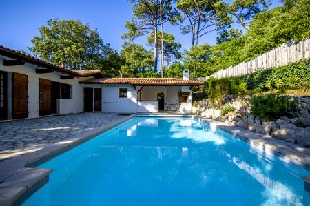 VILLA AVEC PISCINE IDÉALE POUR RÉSIDENCE SECONDAIRE À VENDRE SUR LE MOULLEAU