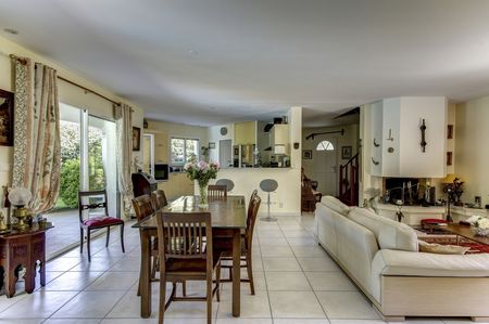 QUARTIER RÉSIDENTIEL PORTES DE L'OCEAN BELLE VILLA À VENDRE AVEC PISCINE
