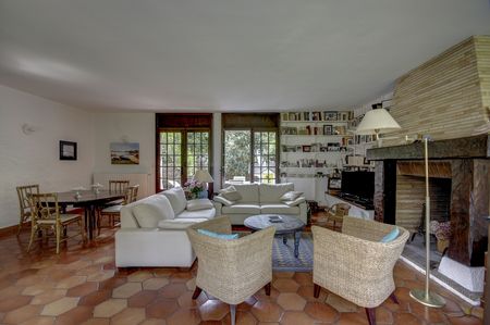 A VENDRE PYLA SUR MER BELLE VILLA AVEC GRAND SÉJOUR OUVRANT SUR TERRASSE