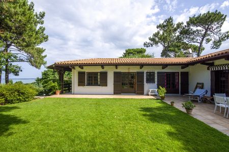VUE MER DEPUIS LA TERRASSE DE CETTE VILLA À VENDRE AU PYLA