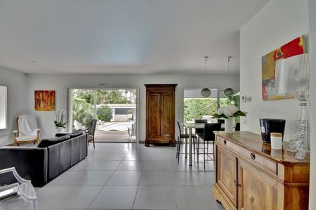 VILLA DE 5 CHAMBRES À VENDRE AUX ABATILLES