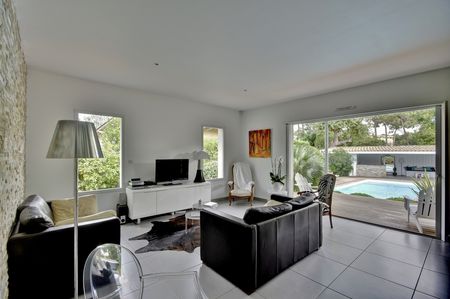 VILLA NEUVE DE 5 CHAMBRES QUARTIER CALME ABATILLES