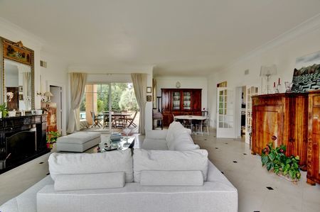 GRANDE VILLA FAMILIALE À VENDRE A ARCACHON