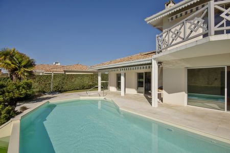VILLA AVEC PISCINE À VENDRE LA TESTE