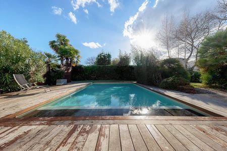 GRANDE VILLA AVEC PISCINE A VENDRE LA TESTE