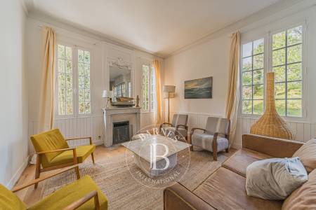 VILLA ARCACHONNAISE RÉNOVÉE À 150 MÈTRES DE LA PLAGE AVEC JARDIN, PISCINE ET DÉPENDANCE