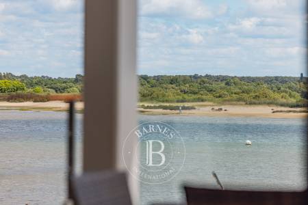APPARTEMENT EN PREMIÈRE LIGNE AVEC TERRASSES ET VUE SUR LE BASSIN À ARCACHON