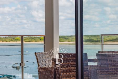 APPARTEMENT EN PREMIÈRE LIGNE AVEC TERRASSES ET VUE SUR LE BASSIN À ARCACHON
