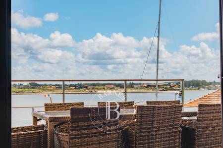 APPARTEMENT EN PREMIÈRE LIGNE AVEC TERRASSES ET VUE SUR LE BASSIN À ARCACHON