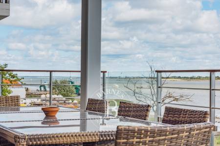 APPARTEMENT EN PREMIÈRE LIGNE AVEC TERRASSES ET VUE SUR LE BASSIN À ARCACHON