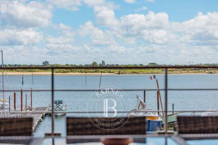 APPARTEMENT EN PREMIÈRE LIGNE AVEC TERRASSES ET VUE SUR LE BASSIN À ARCACHON