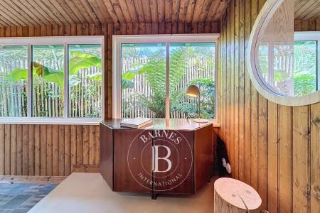 VILLA DE CHARME RENOVÉE PAR UNE ARCHITECTE, AVEC DÉPENDANCE ET GARAGE AU CAP FERRET