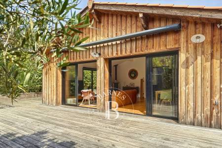 VILLA EN BOIS AU CALME, 4 CHAMBRES, AU CŒUR DU CAP FERRET