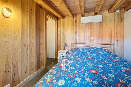 VILLA EN BOIS AVEC DÉPENDANCE ET TERRASSE COUVERTE EN PLEIN CENTRE DU CAP FERRET