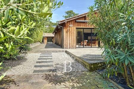 VILLA EN BOIS AU CALME, 4 CHAMBRES, AU CŒUR DU CAP FERRET