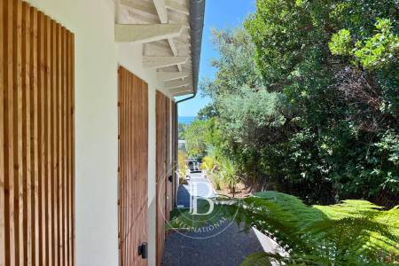VILLA DE CHARME AVEC VUE SUR LE BASSIN, 5 CHAMBRES, AU PYLA-SUR-MER