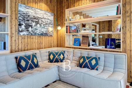 VILLA DE CHARME RENOVÉE PAR UNE ARCHITECTE, AVEC DÉPENDANCE ET GARAGE AU CAP FERRET