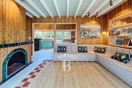 VILLA DE CHARME RENOVÉE PAR UNE ARCHITECTE, AVEC DÉPENDANCE ET GARAGE AU CAP FERRET