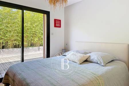 VILLA EN BOIS AU CALME, 4 CHAMBRES, AU CŒUR DU CAP FERRET