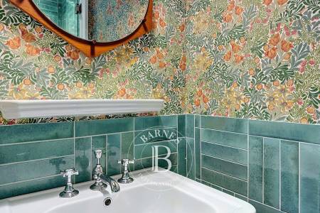 VILLA DE CHARME RENOVÉE PAR UNE ARCHITECTE, AVEC DÉPENDANCE ET GARAGE AU CAP FERRET