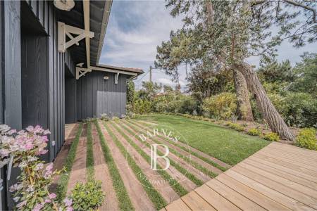 VILLA EN BOIS AVEC PISCINE DANS LE CENTRE DU CAP FERRET