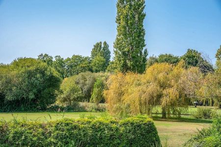 A VENDRE CHEMIN DU MOULLEAU SUR LE GOLF D'ARCACHON GRANDE VILLA AVEC PISCINE