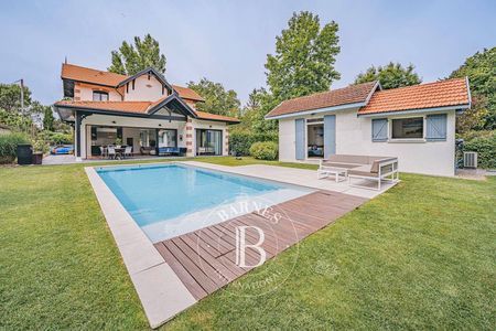 Notre zone d'activité pour ce service Maison arcachonnaise pied dans l'eau à vendre