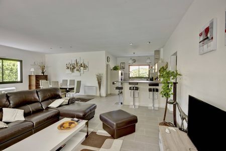 JOLIE VILLA DE PLAIN PIED AVEC PISCINE PROCHE CENTRE VILLE DE LA TESTE 33260