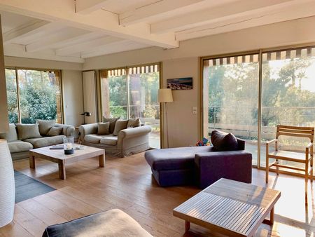SUR 1700 M2 DE PARCELLE BOISÉE BELLE VILLA GAUME DE 260 M2 VENDU ABRNES PYLA SUR MER