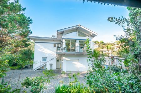 GRANDE VILLA AVEC PISCINE ET TERRAIN DE PÉTANQUE À VENDRE A PROXIMITÉ DE LA PLAGE PEREIRE