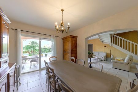 A vendre LA TESTE VILLA DE 5 PICES, PISCINE ET GRAND GARAGE