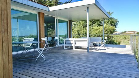 A VENDRE PREMIÈRE LIGNE GUJAN MESTRAS JOLIE VILLA D'ARCHITECTE AVEC VUE PANORAMIQUE