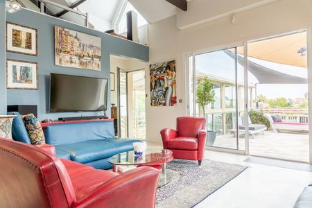 A VENDRE BELLE VILLA ARCACHONNAISE ENTIÈREMENT RÉNOVÉE SITUÉE AU CALME ARCACHON PROCHE PLAGE ET COMMERCES