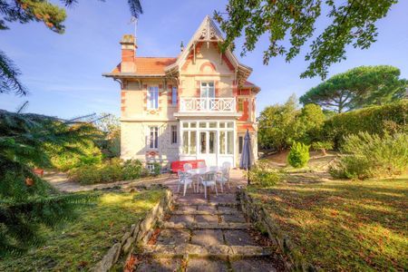 A VENDRE SOMPTUEUSE VILLA ARCACHONNAISE CENTRE VILLE ARCACHON