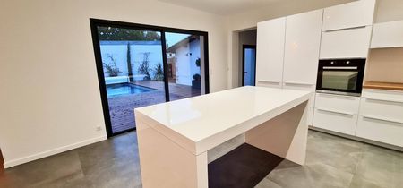 A VENDRE LA HUME VILLA PLAIN PIED DE 5 PIÈCES