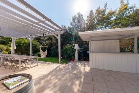 A PROXIMITÉ DU MOULLEAU ET DU CERCLE DE VOILE VILLA DE 5 CHAMBRES AVEC G