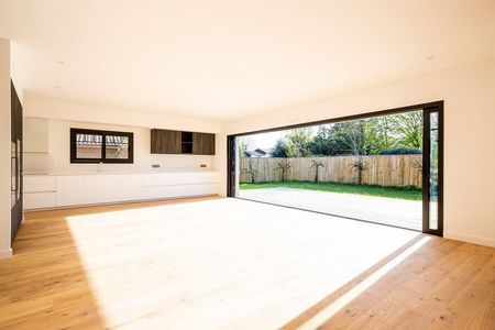 VILLA NEUVE DE 4 chambres avec belle pièce de vie à vendre quartier calme proche Port de LA TESTE 33260
