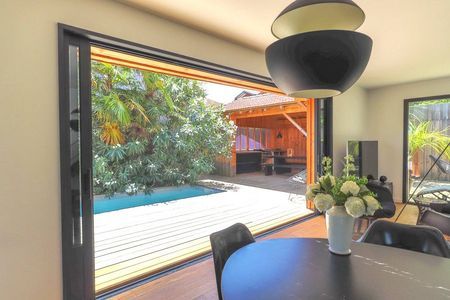 VILLA EN BOIS AVEC PISCINE A VENDRE PORT DE LA TESTE DE BUCH