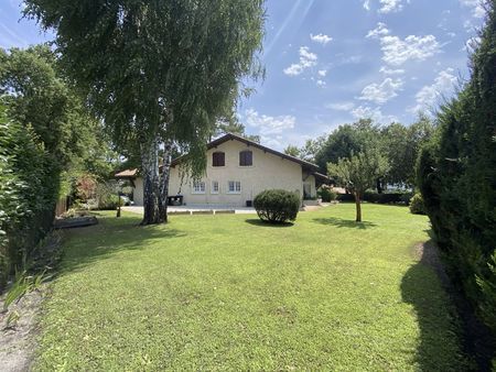 VILLA BASCO LANDAISE TRADITIONNELLE AVEC GRAND JARDIN ARBORÉ A VENDRE SUR LE PORT DE TAUSSAT