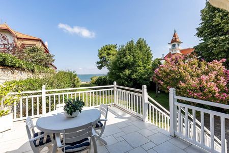 VILLA DE CHARME AVEC BELLE TERRASSE A VENDRE PREMIÈRE LIGNE ARCACHON