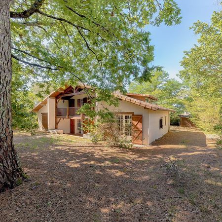 A VENDRE TRADITIONNELLE VILLA IDÉALE RÉSIDENCE SECONDAIRE CENTRE MOULLEAU