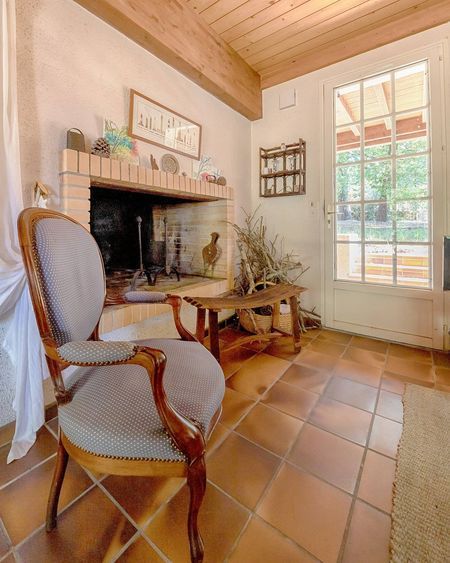 VILLA DE 5 CHAMBRES ET SEJOUR A VENDRE CENTRE VILLE MOULLEAU