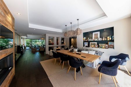 VENTE EXCEPTIONNELLE VILLA D'ARCHITECTE AU CALME PLEIN CENTRE DU MOULLEAU